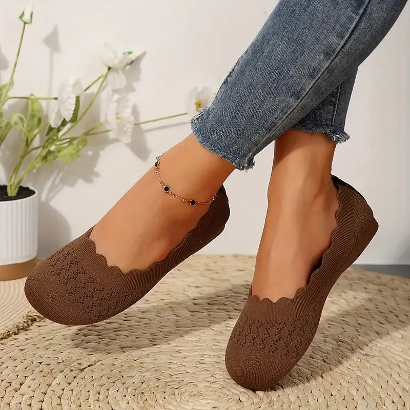 š„Last Day 60% OFF - Women's Slip-On Wave Lace Detail Round Toe Shoes